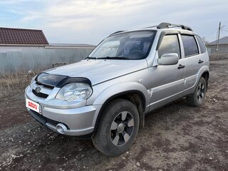 2011 Chevrolet Niva I Рестайлинг, серебристый, 430000 рублей, вид 1