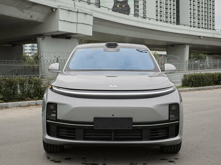 2025 Li Auto (Lixiang) L7 52.3 kWh I Рестайлинг, серебристый, 10690000 рублей, вид 2