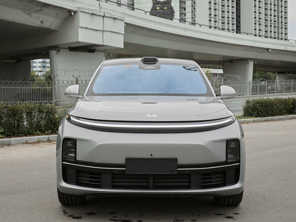 2025 Li Auto (Lixiang) L7 52.3 kWh I Рестайлинг, серебристый - вид 1