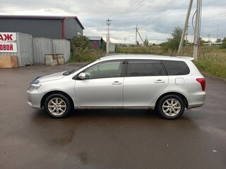 2007 Toyota Corolla Fielder X (E140, E150), серебристый, 700000 рублей, вид 3