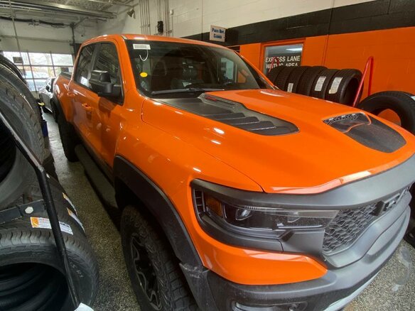 2022 Ram 1500 Crew Cab TRX V, оранжевый, 12760354 рублей - вид 3