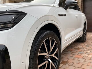 2019 Volkswagen Touareg III, белый, 5500000 рублей, вид 2