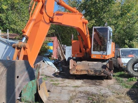 2007 Уралвагонзавод Колёсные, красный, 850000 рублей, вид 1