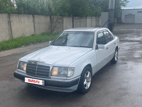 1992 Mercedes-Benz W124 230 4-speed, белый, 330000 рублей, вид 4