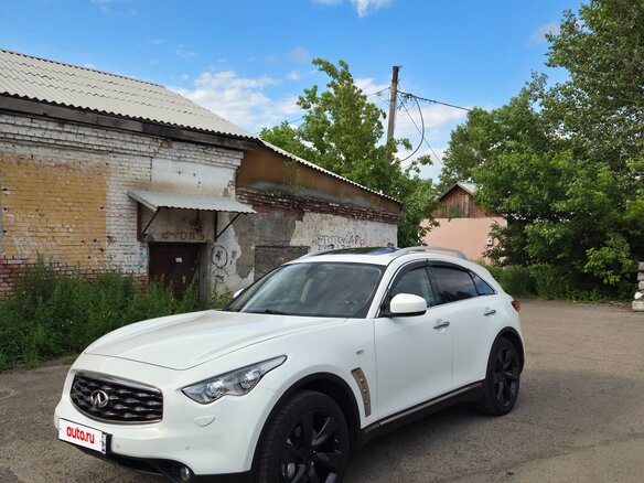 2010 Infiniti FX FX37 II (S51), белый - вид 1