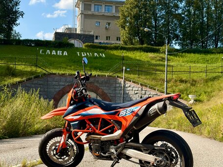 2024 KTM 690 SMC R, оранжевый, 1339900 рублей, вид 3