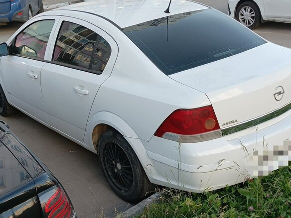 2011 Opel Astra H Рестайлинг, белый, 450000 рублей - вид 4