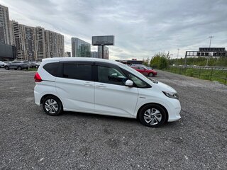 2017 Honda Freed II, белый, 1500000 рублей, вид 1