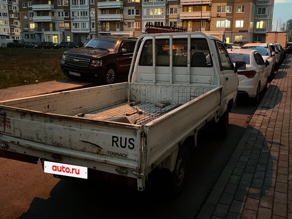 2003 Toyota TownAce, белый, 799000 рублей - вид 3