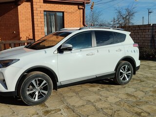 2017 Toyota RAV4 IV (XA40) Рестайлинг, белый, 2350000 рублей, вид 5