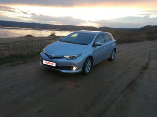 2015 Toyota Auris II Рестайлинг, серебристый, 1400000 рублей, вид 1