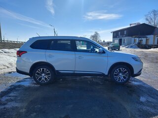 2016 Mitsubishi Outlander III Рестайлинг 2, белый, 2400000 рублей, вид 3