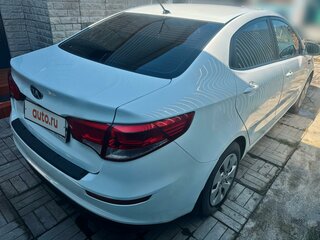 2015 Kia Rio III Рестайлинг, белый, 1000000 рублей, вид 4