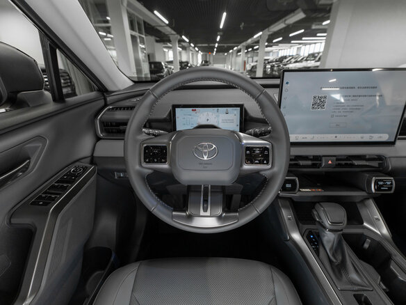 2026 Toyota RAV4 VI (XA60), чёрный - вид 10