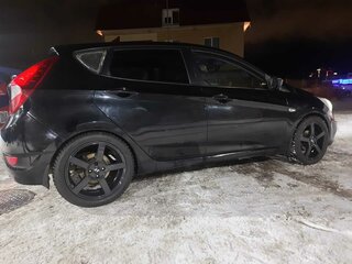 2012 Hyundai Solaris I, чёрный, 735000 рублей, вид 3