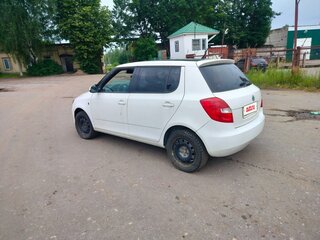 2012 Skoda Fabia II Рестайлинг, белый, 440000 рублей, вид 4