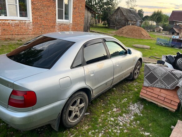 1998 Audi A4 I (B5), серый, 150000 рублей - вид 2