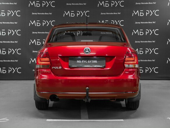 2016 Volkswagen Polo V Рестайлинг, красный - вид 3