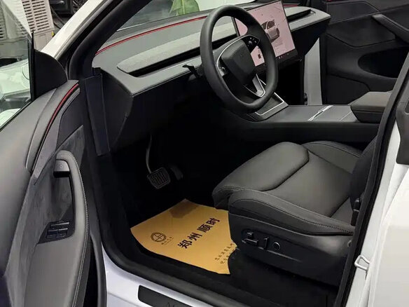 2026 Tesla Model Y L I Рестайлинг, белый - вид 3