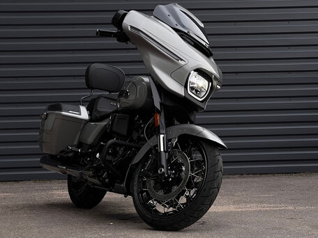 2023 Harley-Davidson CVO Street Glide, серый, 3390000 рублей, вид 2