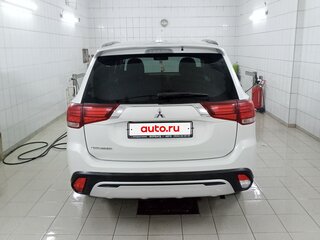 2021 Mitsubishi Outlander III Рестайлинг 3, белый, 2640000 рублей, вид 4