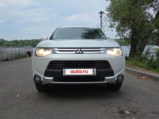 2014 Mitsubishi Outlander III Рестайлинг, белый, 1450000 рублей, вид 2