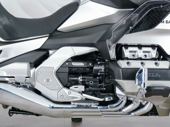 2024 Honda GL 1800 Gold Wing, серый, 3177000 рублей - вид 9