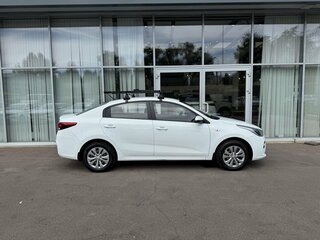 2019 Kia Rio IV, белый, 990000 рублей, вид 4