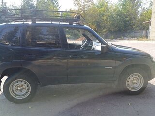 2011 Chevrolet Niva I Рестайлинг, чёрный, 550000 рублей, вид 2