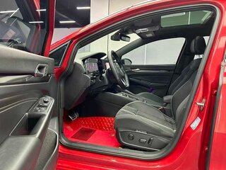 2022 Volkswagen Golf VIII, красный, 1900000 рублей, вид 5