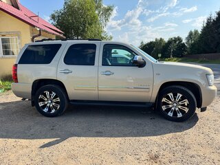 2011 Chevrolet Tahoe 6AT III, бежевый, 1600000 рублей, вид 3