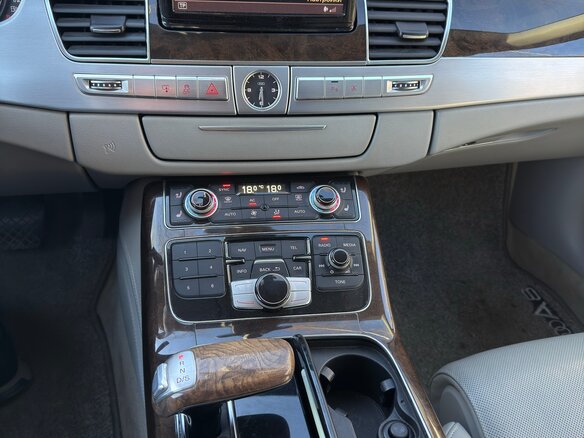 2010 Audi A8 III (D4), белый, 1700000 рублей - вид 5