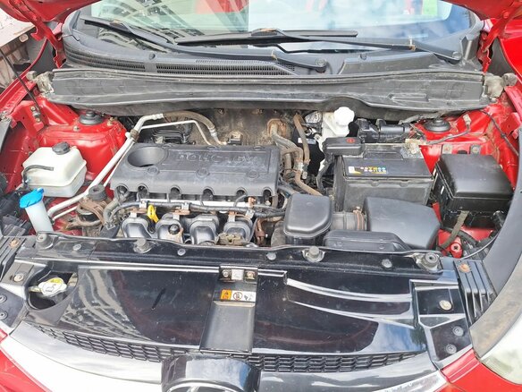 2013 Hyundai ix35 I, красный - вид 8