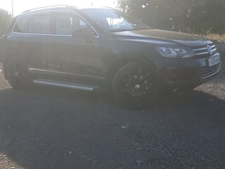 2010 Volkswagen Touareg II, чёрный, 2300000 рублей, вид 2