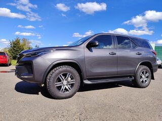 2021 Toyota Fortuner II Рестайлинг, серый, 4050000 рублей, вид 3