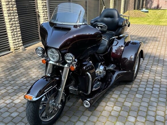 2014 Harley-Davidson Tri Glide, чёрный, 2900000 рублей - вид 4
