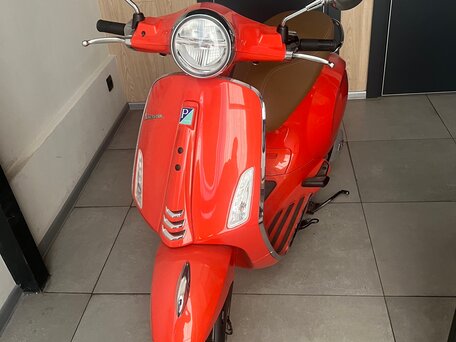 2023 Piaggio Vespa, красный, 700000 рублей, вид 2