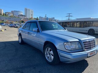 1993 Mercedes-Benz E-Класс 200 I (W124), голубой, 500000 рублей, вид 1