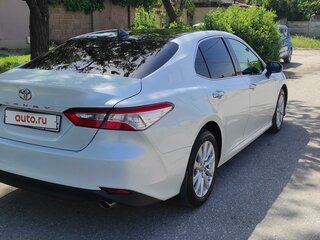 2018 Toyota Camry VIII (XV70), белый, 3150000 рублей, вид 3