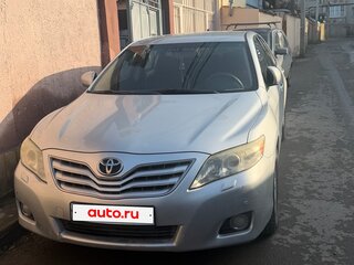 2010 Toyota Camry VI (XV40) Рестайлинг, серебристый, 750000 рублей, вид 1