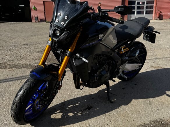 2021 Yamaha MT-09 (FZ-09), серебристый, 1200000 рублей - вид 2
