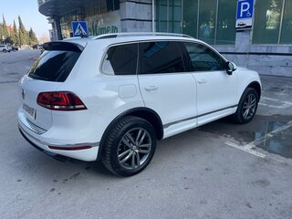 2016 Volkswagen Touareg II Рестайлинг, белый, 2650000 рублей, вид 3