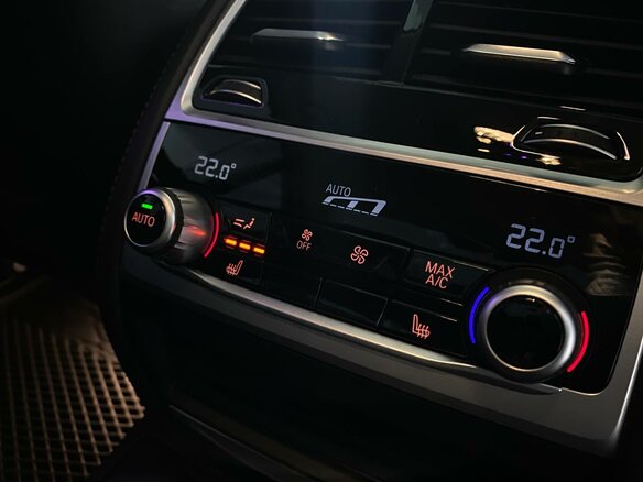 2017 BMW 7 серии 740e VI (G11/G12), серебристый - вид 33