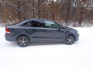 2017 Volkswagen Polo V Рестайлинг, серый, 1000000 рублей, вид 3