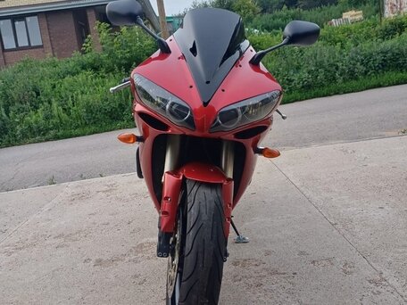 2004 Yamaha YZF-R1, красный, 700000 рублей, вид 3