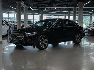 2025 Mercedes-Benz E-Класс 200 VI (W214, S214), чёрный, 7250000 рублей, вид 1