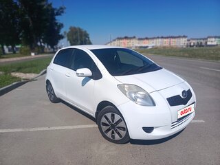 2009 Toyota Vitz II (XP90), белый, 450000 рублей, вид 1