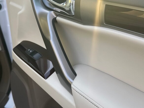 2017 Lexus GX 460 II Рестайлинг, белый, 5650000 рублей - вид 18