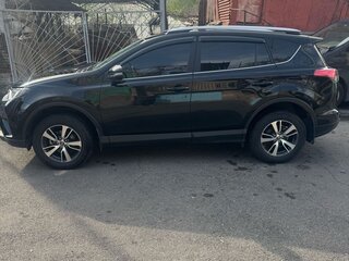 2017 Toyota RAV4 IV (XA40) Рестайлинг, чёрный, 4300000 рублей, вид 3
