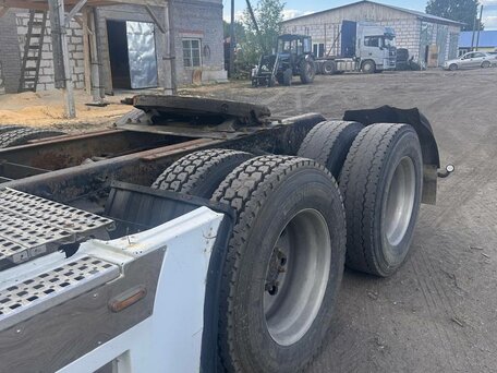 2003 Volvo VNL, белый, 2500000 рублей, вид 4